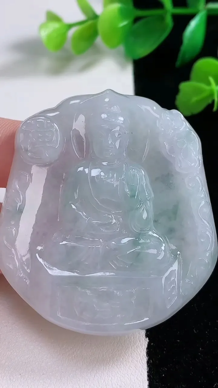 天然A货翡翠冰种飘花大日如来吊坠，尺寸53.5-48.3-5.7，重:27.88g
1月2日