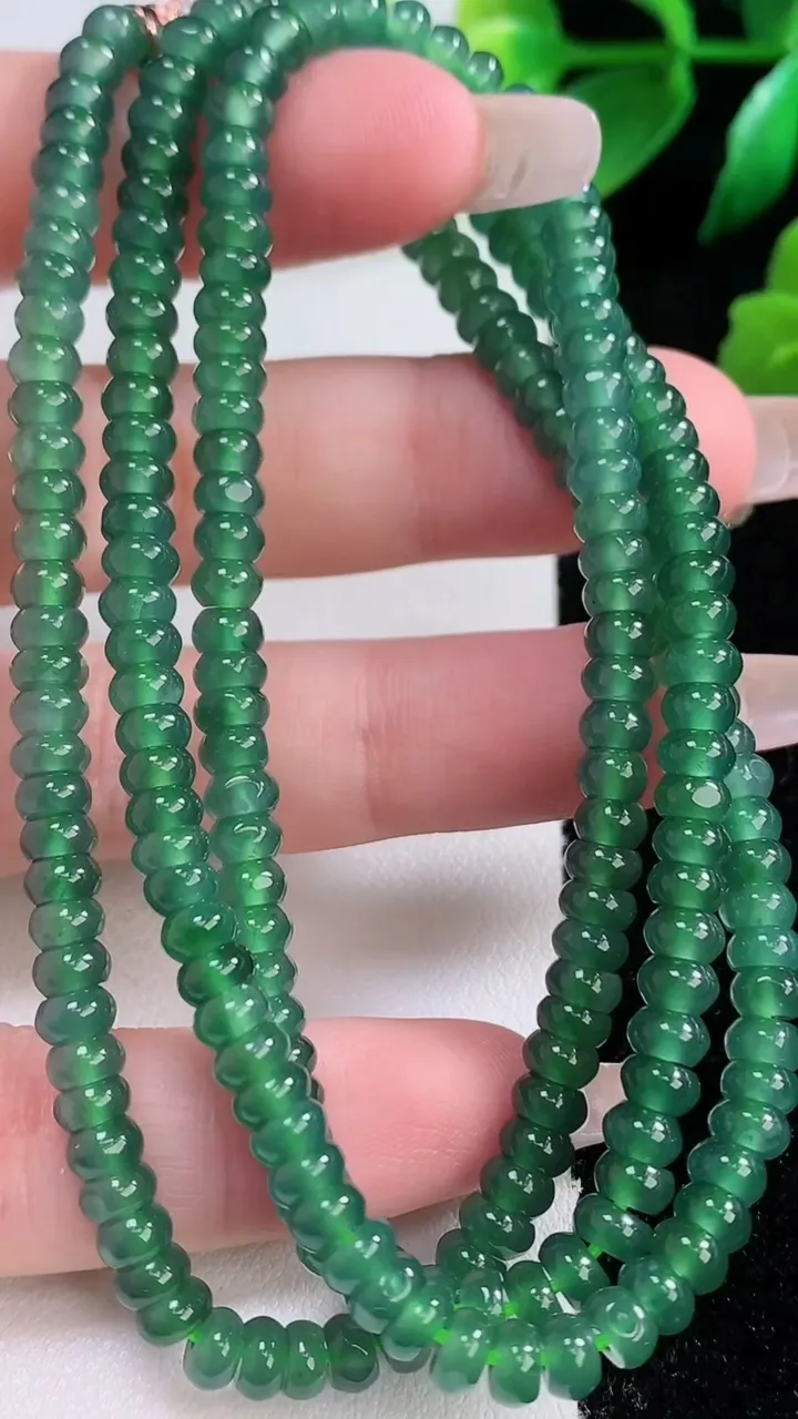 天然A货翡翠算盘珠项链217颗，尺寸4.7-2.7，重量:28.81g1月2日
工厂直销收藏佳品,种