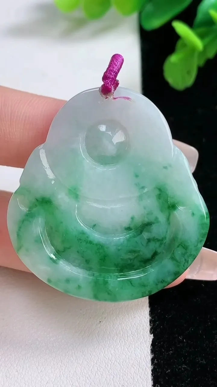 天然A货翡翠佛公吊坠，尺寸42.5-40.4-7，重量:19.76g
1月2日