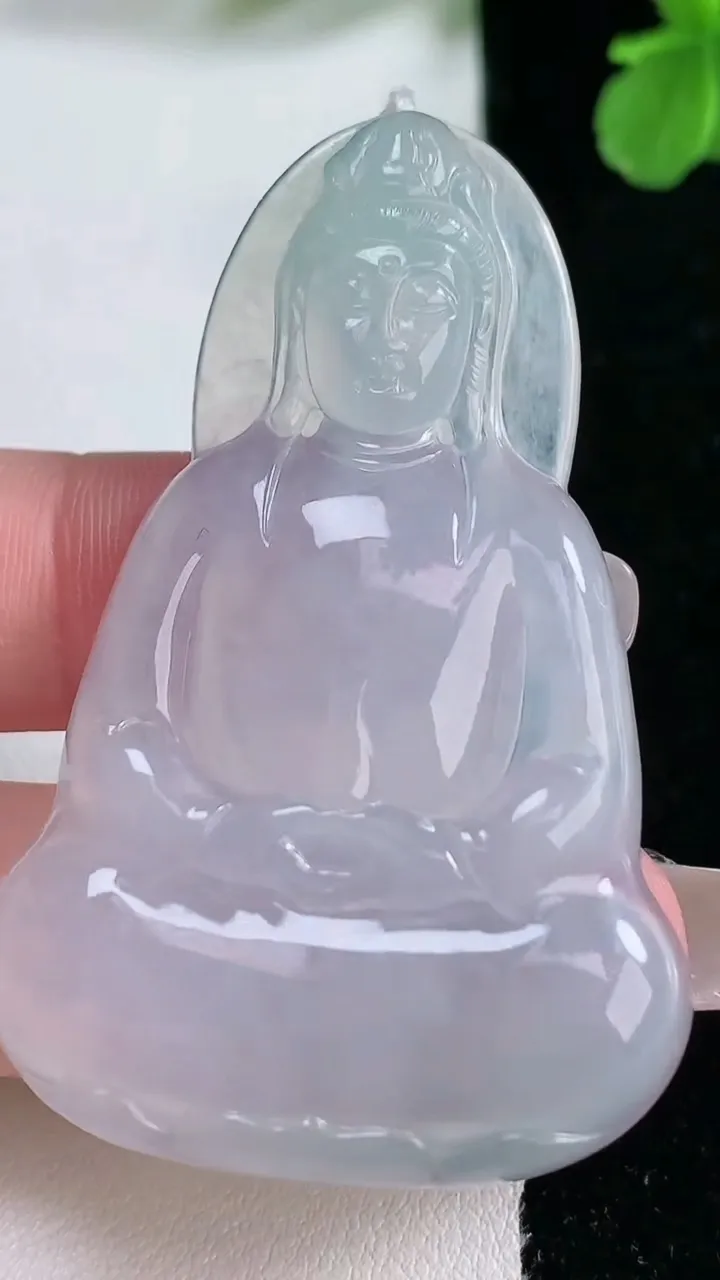 天然A货翡翠种白冰素衣观音菩萨吊坠，尺寸55.8-36-6，重量:19.88g
1月2日