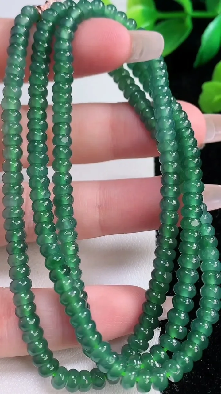 天然A货翡翠算盘珠项链217颗，尺寸4.7-2.7，重量:28.81g1月2日
工厂直销收藏佳品,种好水足，色泽均匀，有种有色，上手高大气！