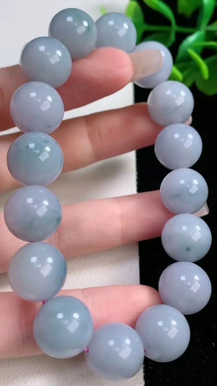 天然A货翡翠紫罗兰 飘花圆珠手串16颗，尺寸13.2，重量:63.00g1月2日
工厂直销收藏佳品,种好水足，色泽均匀，有种有色，上手高大气！