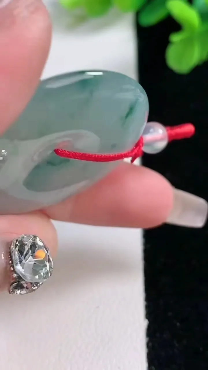 天然A货翡翠葫芦戒指，尺寸17-12.4-9.3-8.4，重量:2.94g2026年1月2日
工厂直销收藏佳品,种好水足，色泽均匀，有种有色，上手高大气！