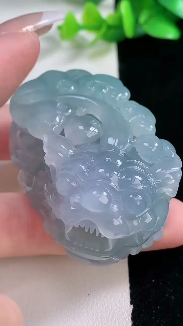 天然A货翡翠种紫罗兰貔貅吊坠，尺寸50-33-26，重:93.84g
1月2日