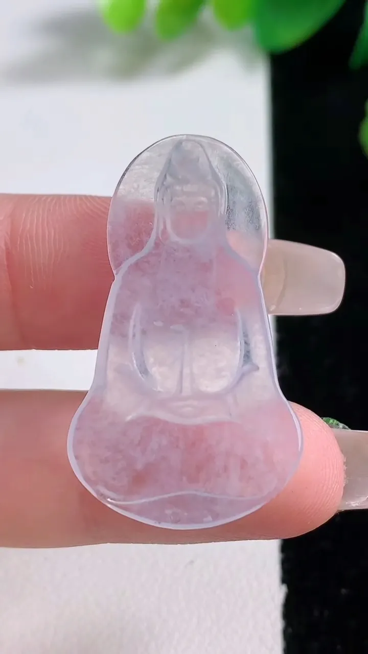 天然A货翡翠观音菩萨吊坠，尺寸35.5-21-2.4，重量:3.17g
1月2日