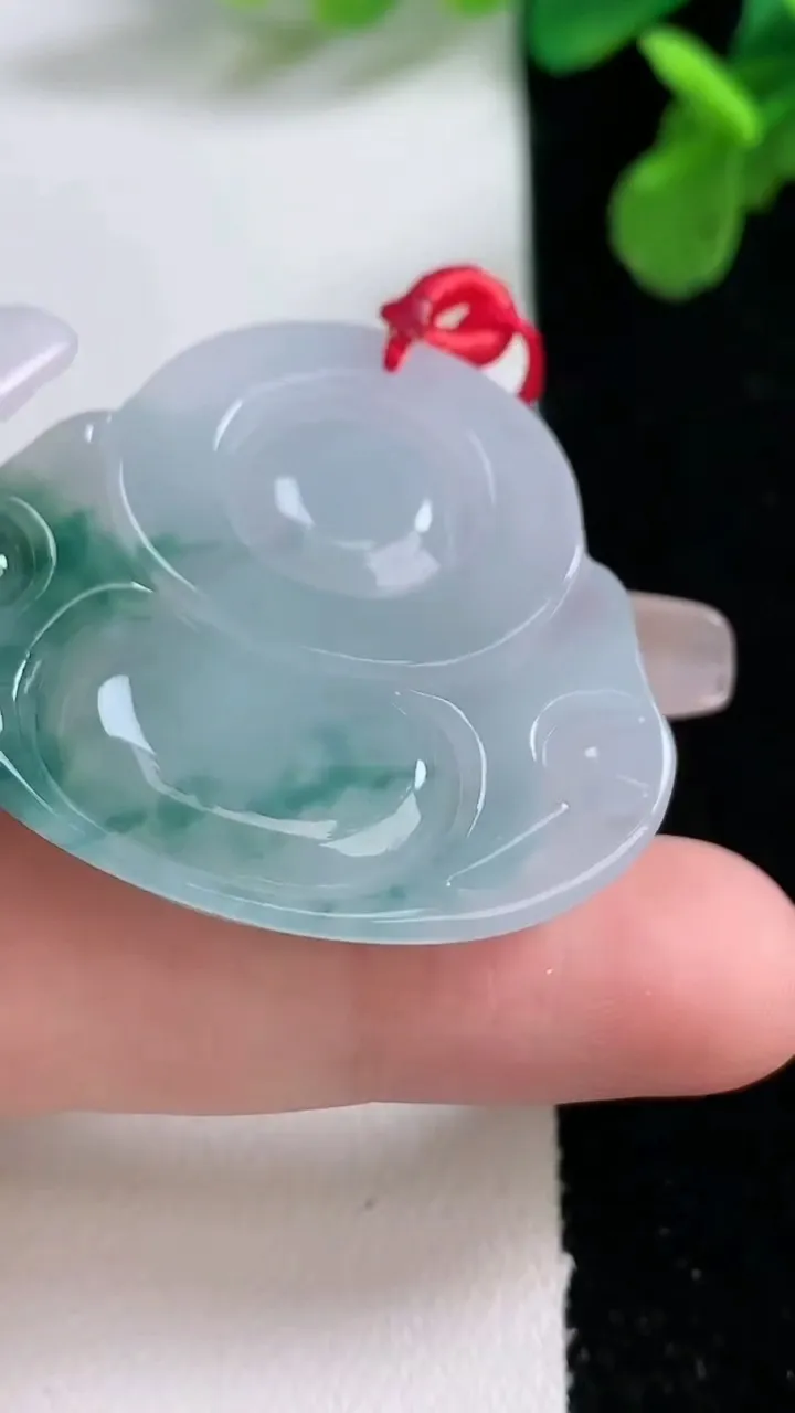 天然A货翡翠冰种飘花佛公吊坠，尺寸34.5-38.6-8.4，重量:15.70g
1月2日