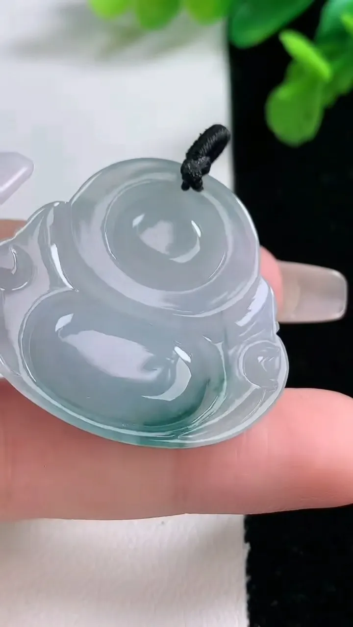 天然A货翡翠冰种飘花佛公吊坠，尺寸32.3-35.3-7，重量:12.16g
1月2日