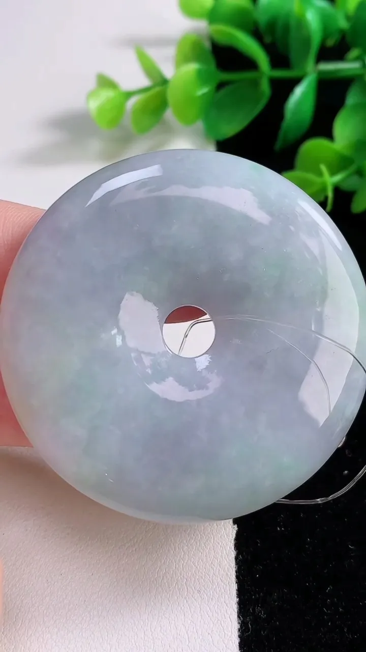 天然A货翡翠春带彩 紫罗兰平安扣吊坠，尺寸55-6.8，重:43.92g
1月2日