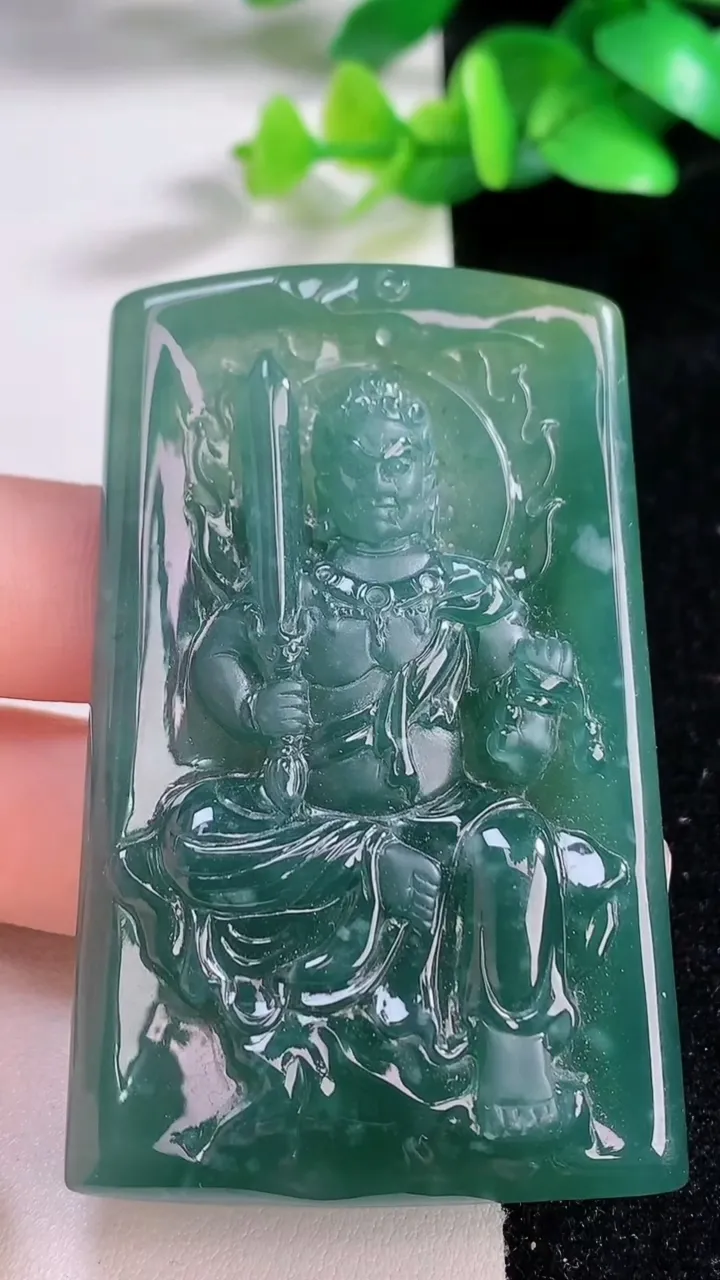 天然A货翡翠蓝水不动明王吊坠，尺寸65-41-8，重:47.66g
1月2日