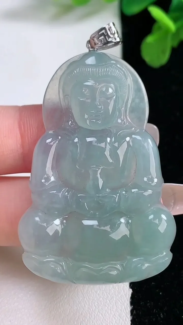 天然A货翡翠观音菩萨吊坠，尺寸50-33-5.8，重量:16.71g
1月2日