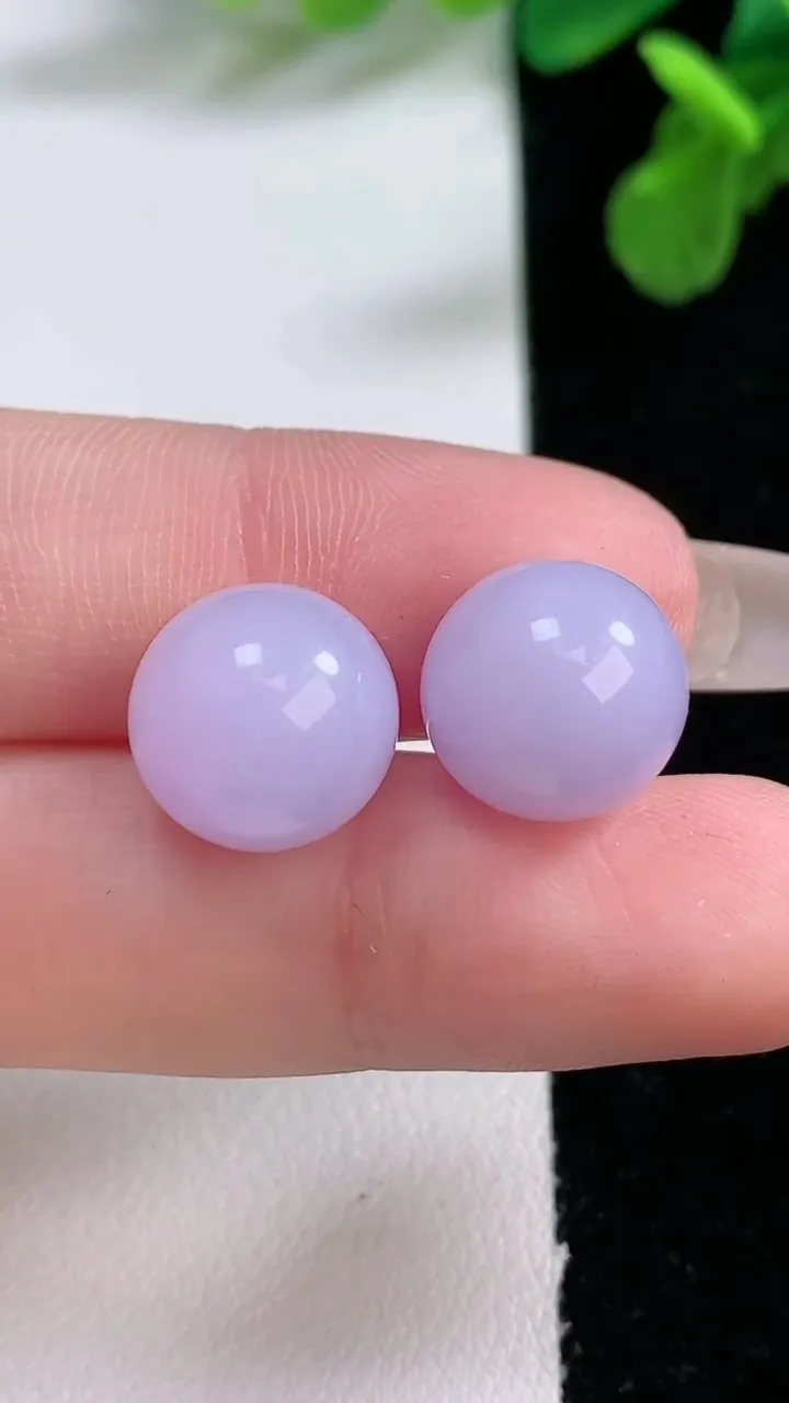 天然A货翡翠紫罗兰圆珠镶嵌件一对，尺寸11.8，重量:5.98g1月2日
工厂直销收藏佳品,种好水足
