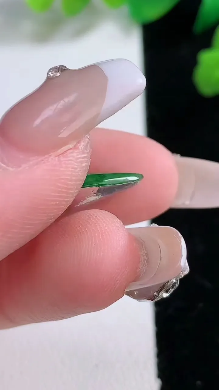 天然A货翡翠水滴镶嵌件，尺寸15.3-10.2-3.5，重:0.89g
1月2日