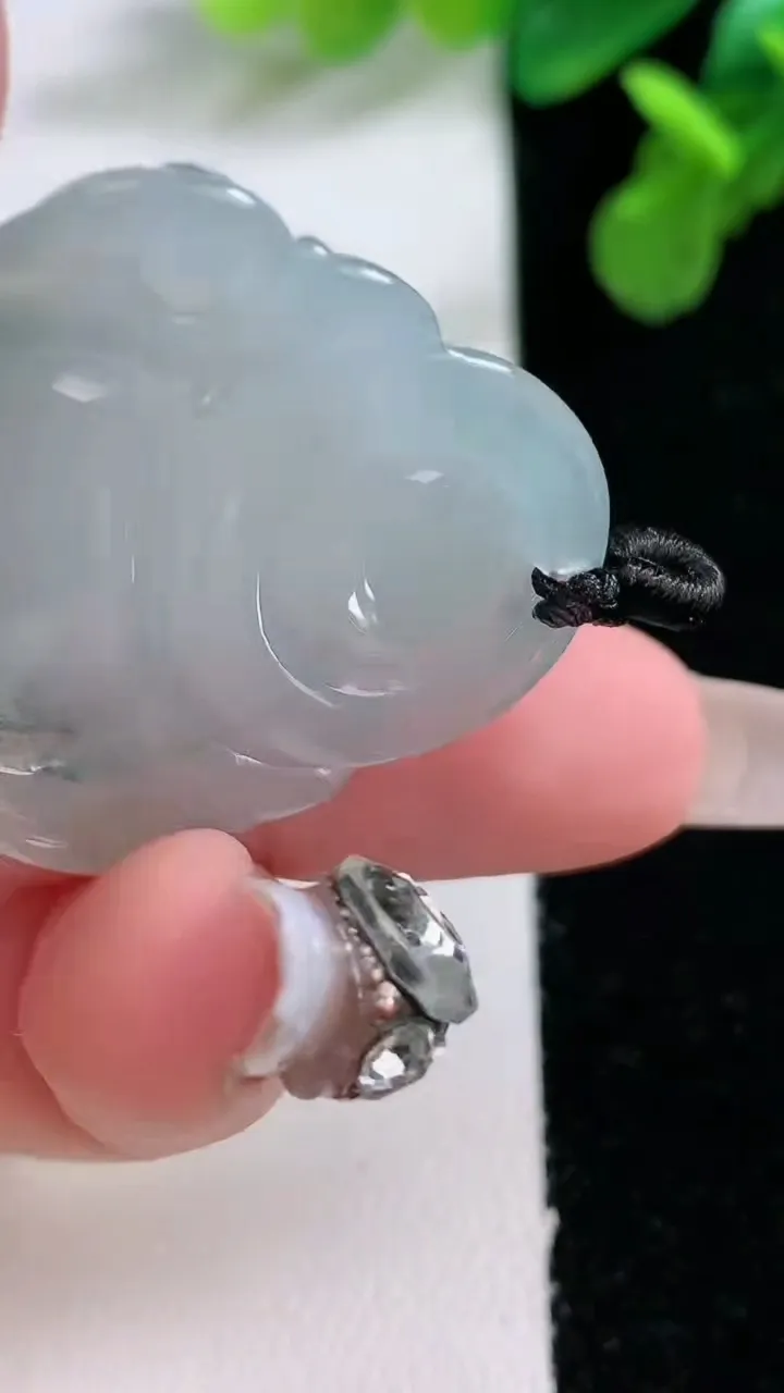 天然A货翡翠冰种飘花佛公吊坠，尺寸32.3-35.3-7，重量:12.16g
1月2日