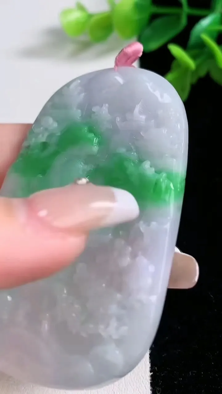 天然A货翡翠山水牌吊坠，尺寸68.3-45.7-5.8，重量:46.65g
1月2日