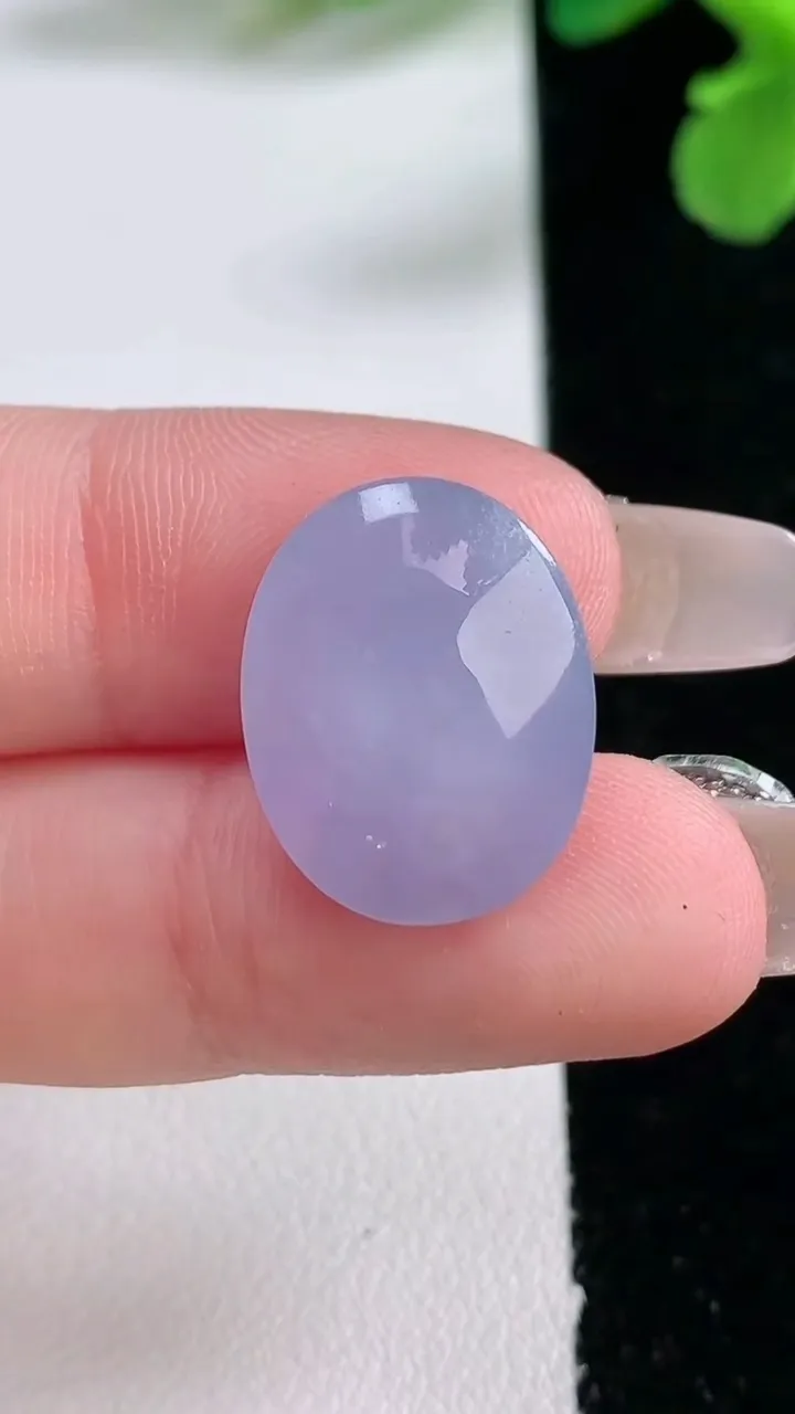 天然A货翡翠冰种紫罗兰蛋面镶嵌件，尺寸18-14.4-8.2，重量:3.44g
1月2日