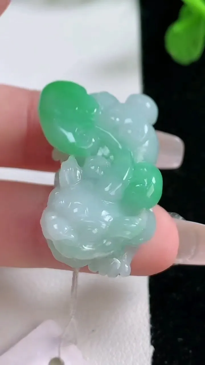 天然A货翡翠貔貅吊坠，尺寸34-20.3-11.8，重量:16.58g
1月2日