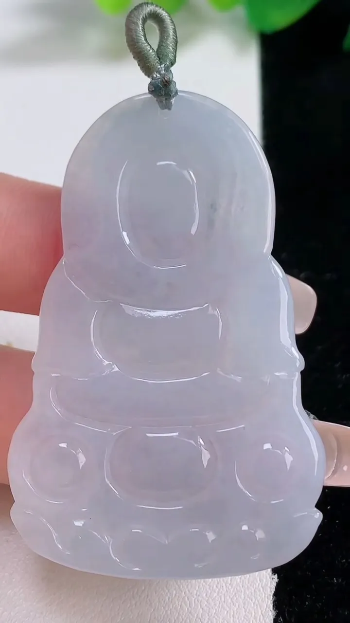 天然A货翡翠观音菩萨吊坠，尺寸53.4-35-5.5，重量:19.04g
1月2日