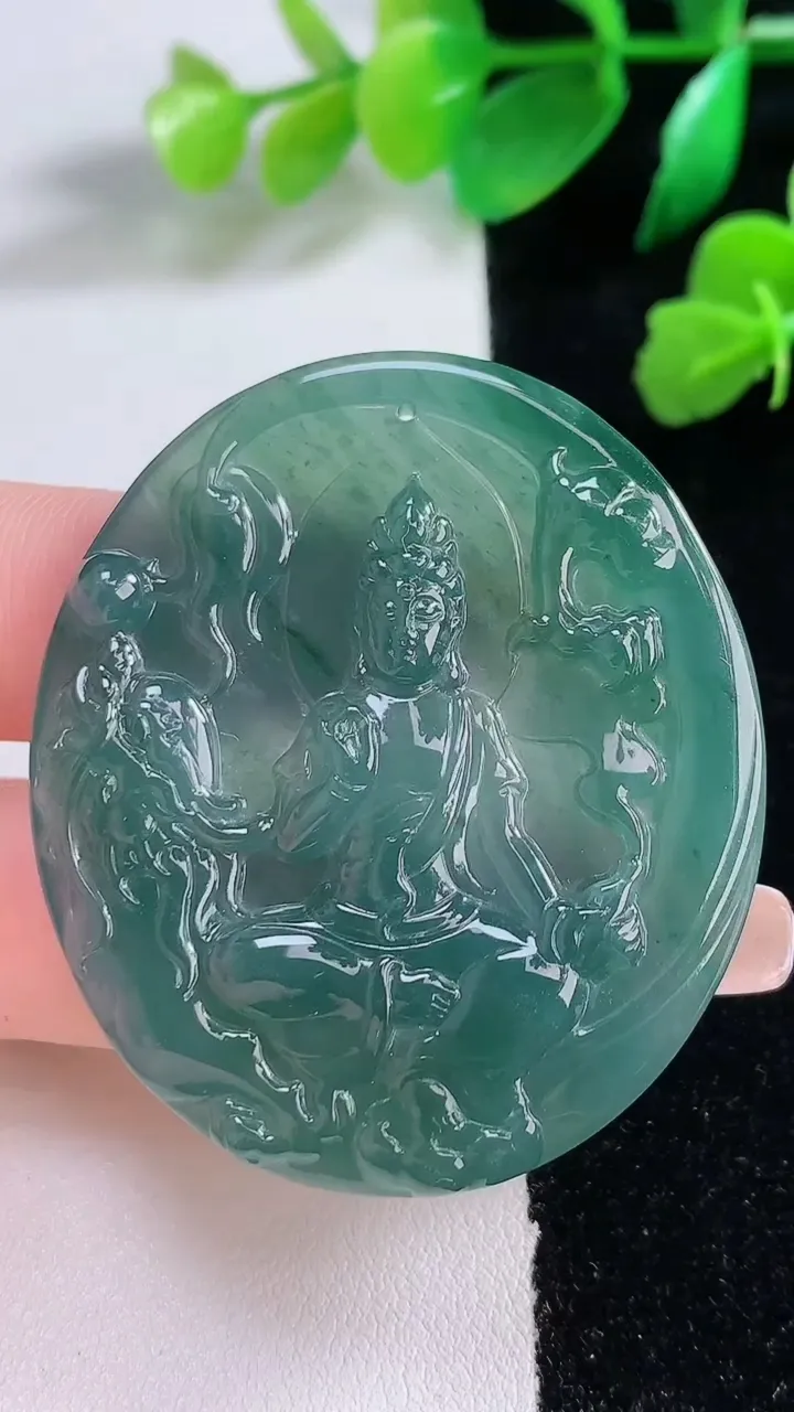 天然A货翡翠蓝水观音菩萨吊坠，尺寸50-43-5.5，重:21.94g
1月2日