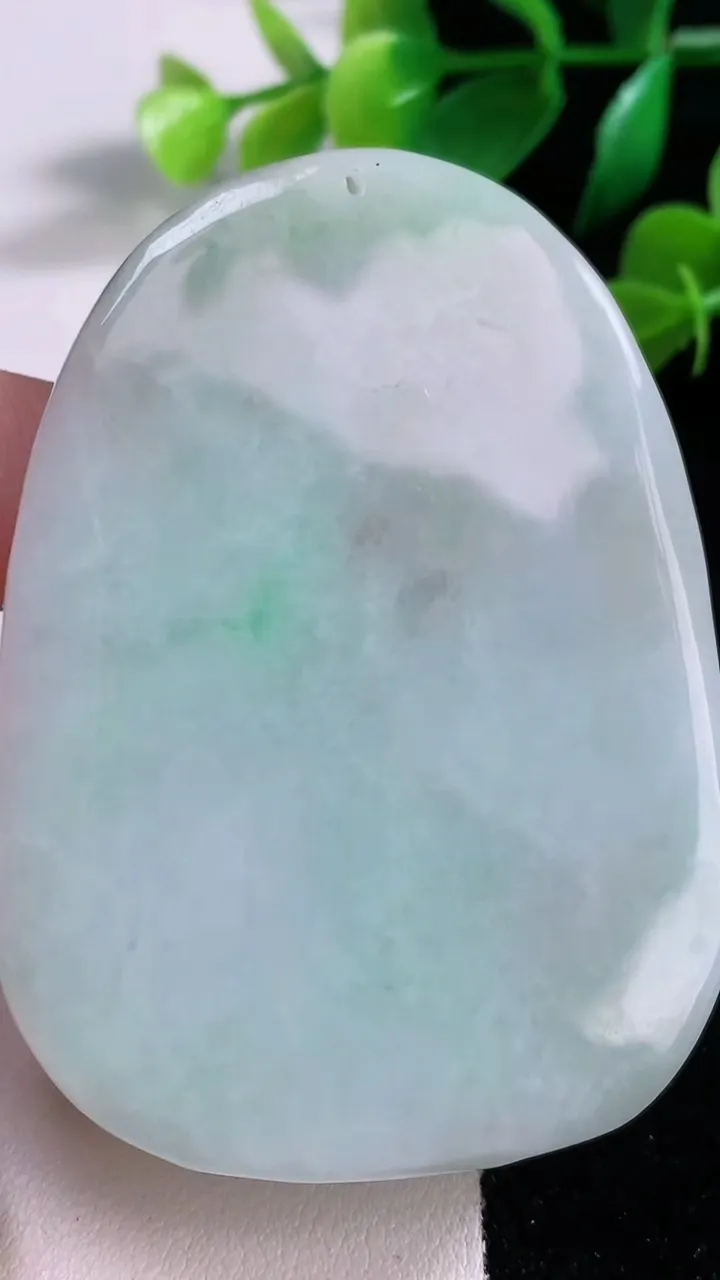 天然A货翡翠山水牌吊坠，尺寸68.5-48.8-16.1，重:98.05g
1月2日