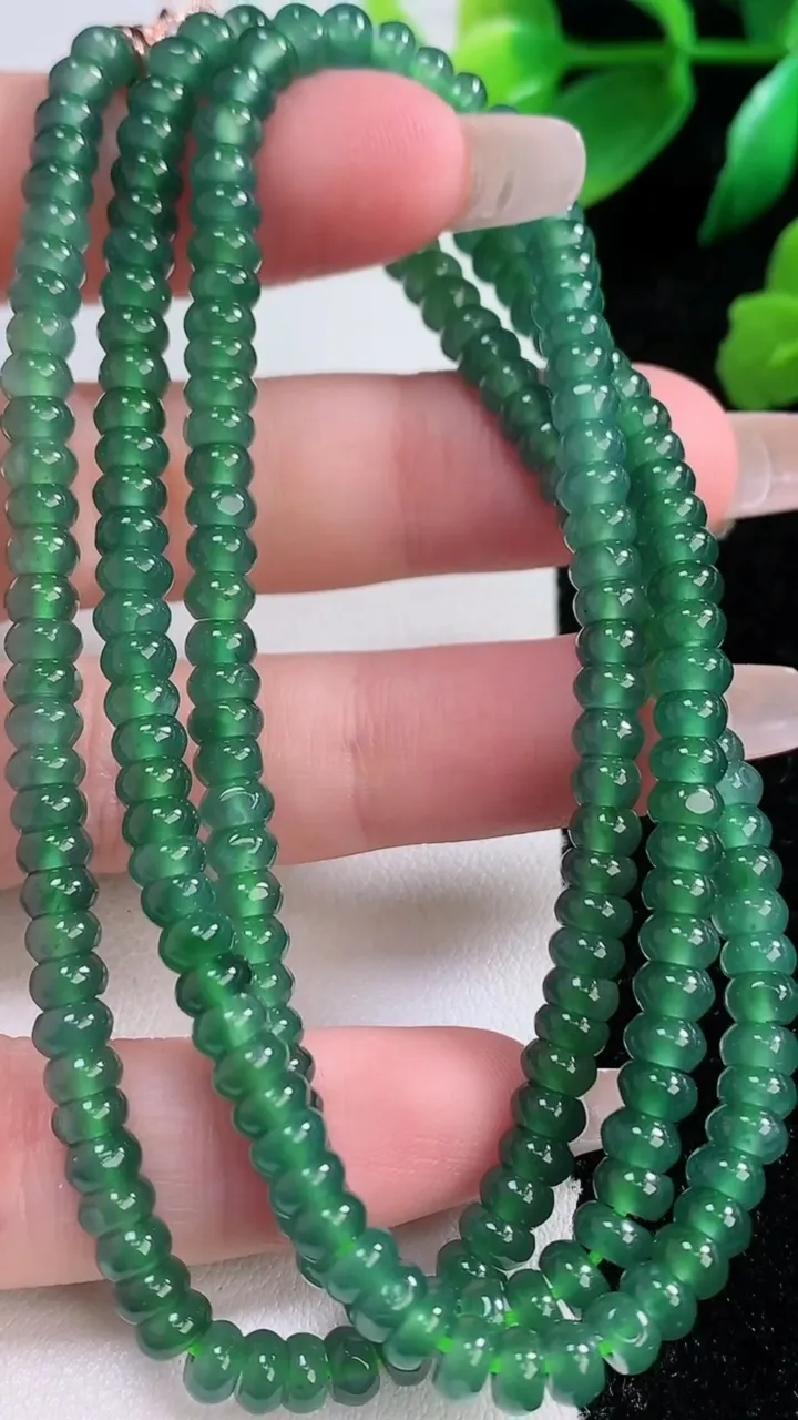 天然A货翡翠算盘珠项链217颗，尺寸4.7-2.7，重量:28.81g1月2日
工厂直销收藏佳品,种好水足，色泽均匀，有种有色，上手高大气！