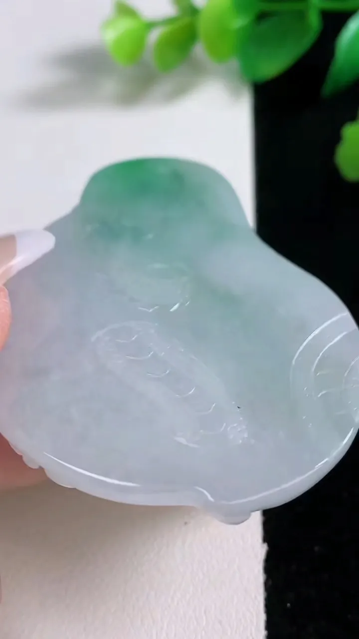 天然A货翡翠祥龙财神爷吊坠，尺寸61.4-48.5-7，重量:39.33g
1月3日