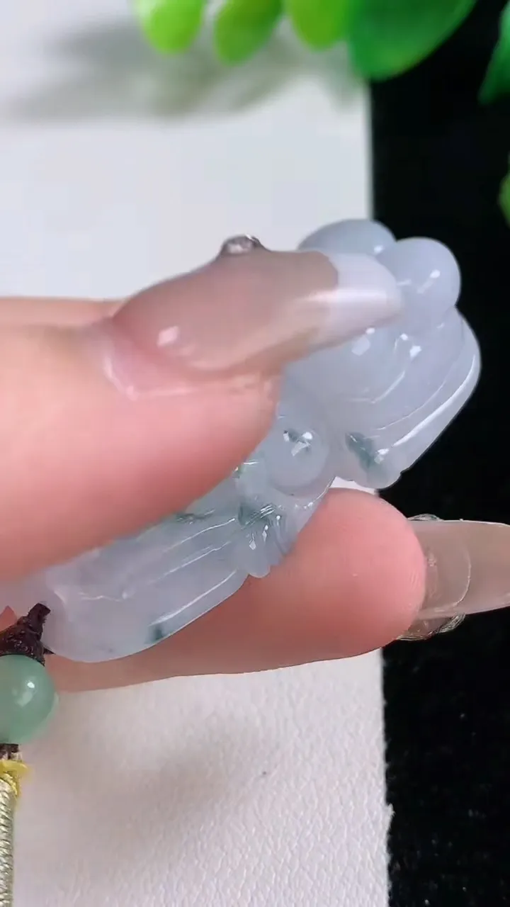 天然A货翡翠紫罗兰 飘花霸王貔貅吊坠，尺寸45.6-24.5-12，重量:35.09g
1月3日