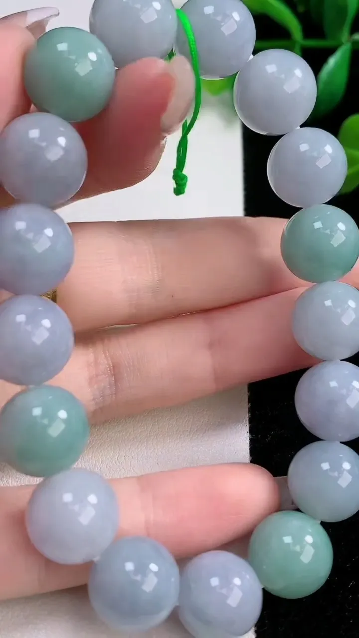 天然A货翡翠圆珠手串17颗，尺寸12.2，重量:53.65g1月3日
工厂直销收藏佳品,种好水足，色