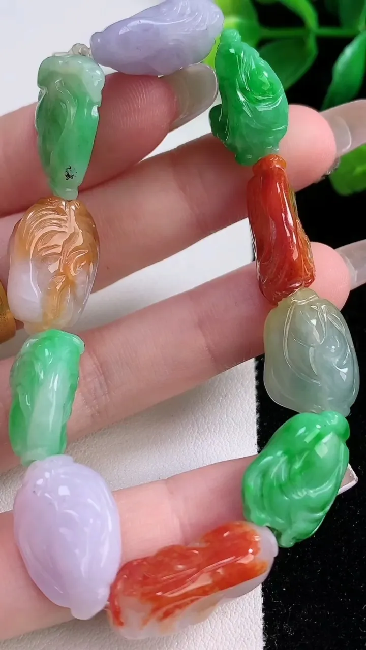 天然A货翡翠三彩白菜手串10颗，尺寸21-13.6-10.8，重量:36.57g1月3日
工厂直销收