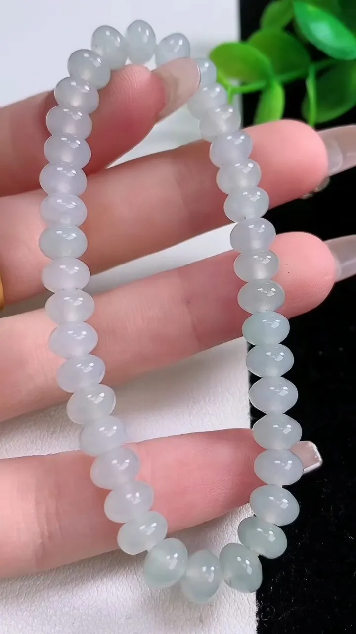 天然A货翡翠算盘珠手串，尺寸6.7-52颗，重:15.88g1月3日
工厂直销收藏佳品,种好水足，色