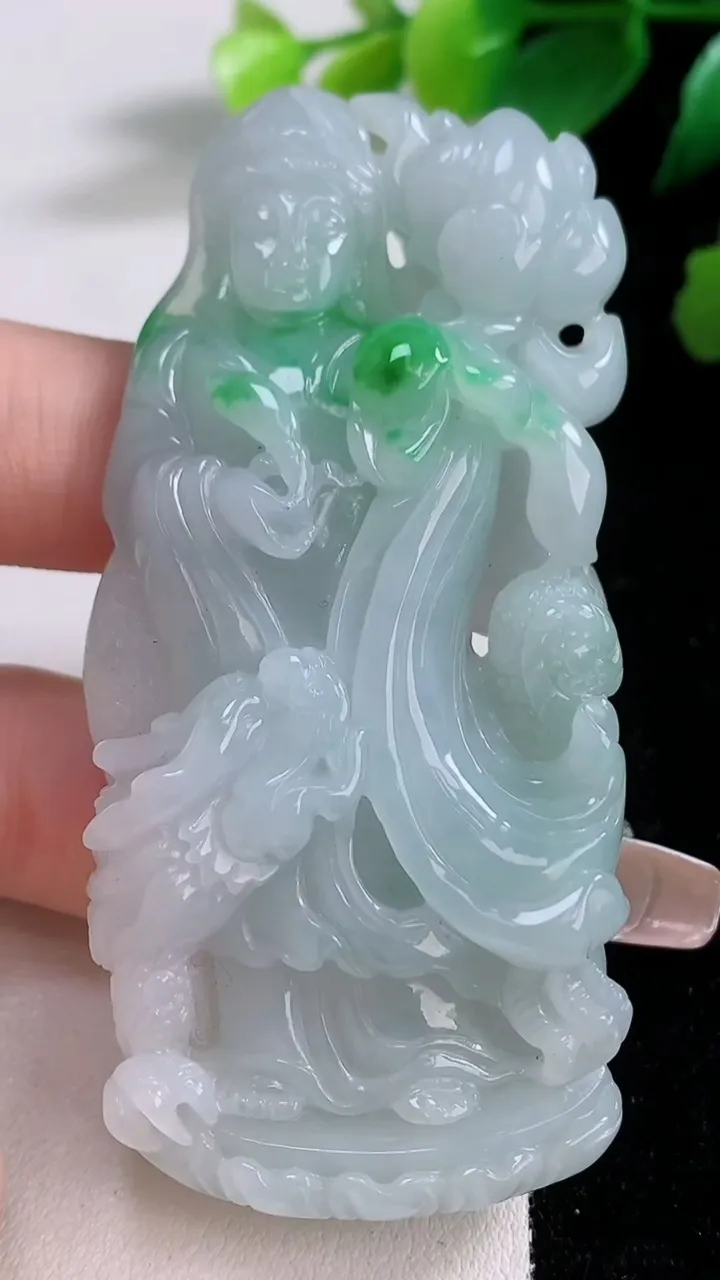 天然A货翡翠大势至观音菩萨吊坠，尺寸72.3-36-13.3，重量:55.84g
1月3日