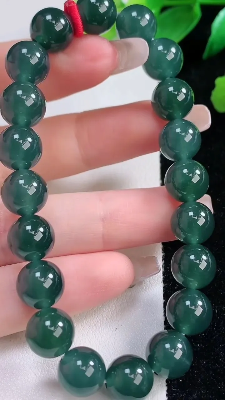 天然A货翡翠圆珠手串20颗，尺寸10，重量:32.12g1月3日
工厂直销收藏佳品,种好水足，色泽均匀，有种有色，上手高大气！