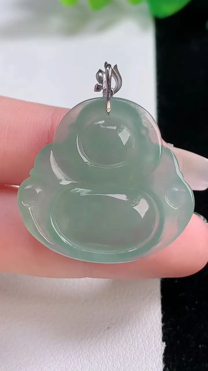 天然A货翡翠佛公吊坠，尺寸29-30.7-6，重量:7.95g
1月3日
