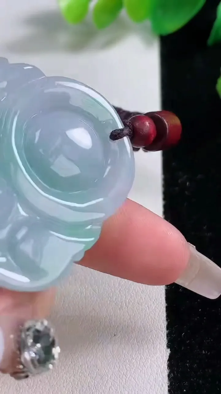 天然A货翡翠佛公吊坠，尺寸40-42.3-11.8，重量:34.10g
1月3日