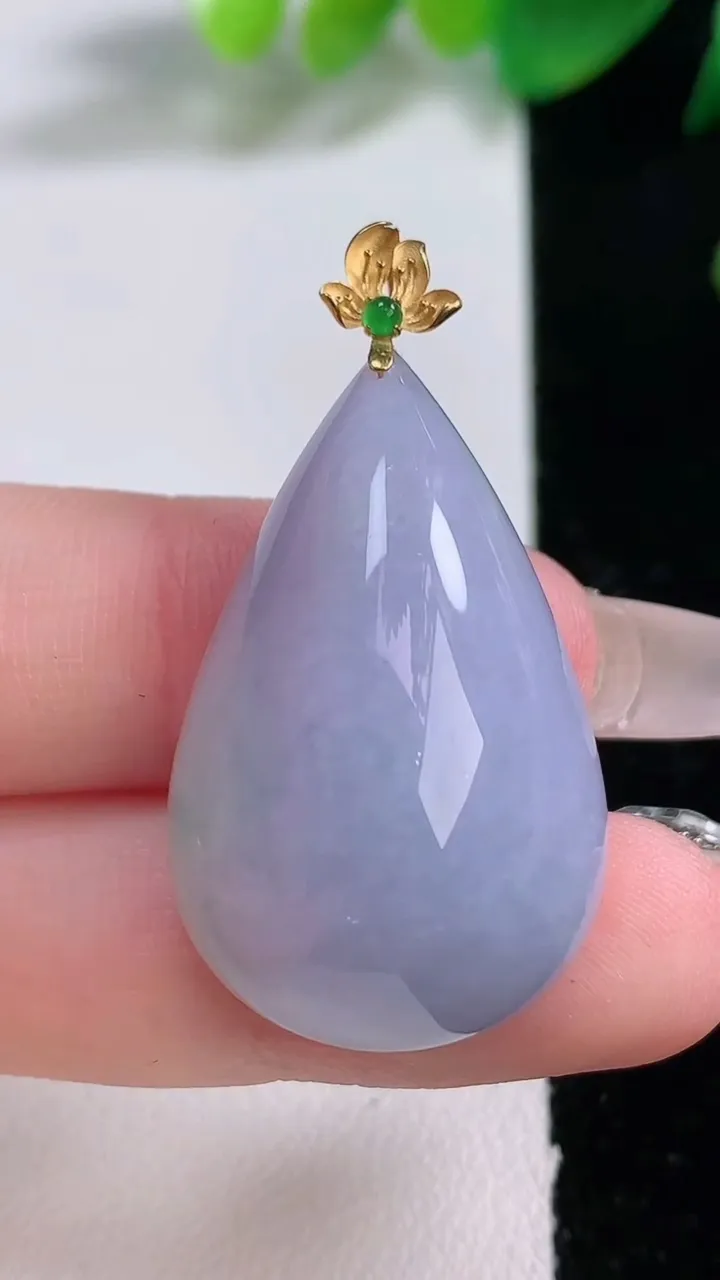 天然A货翡翠18k金春带彩 紫罗兰水滴吊坠，尺寸34-20.2-12.4，重量:13.24g
1月3日
