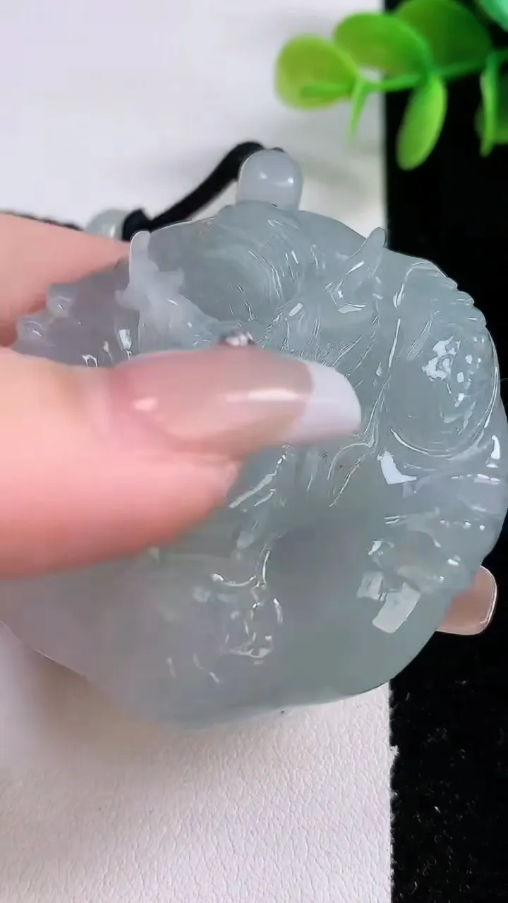 天然A货翡翠龙牌吊坠，尺寸50-50-11.7，重:49.81g
1月3日