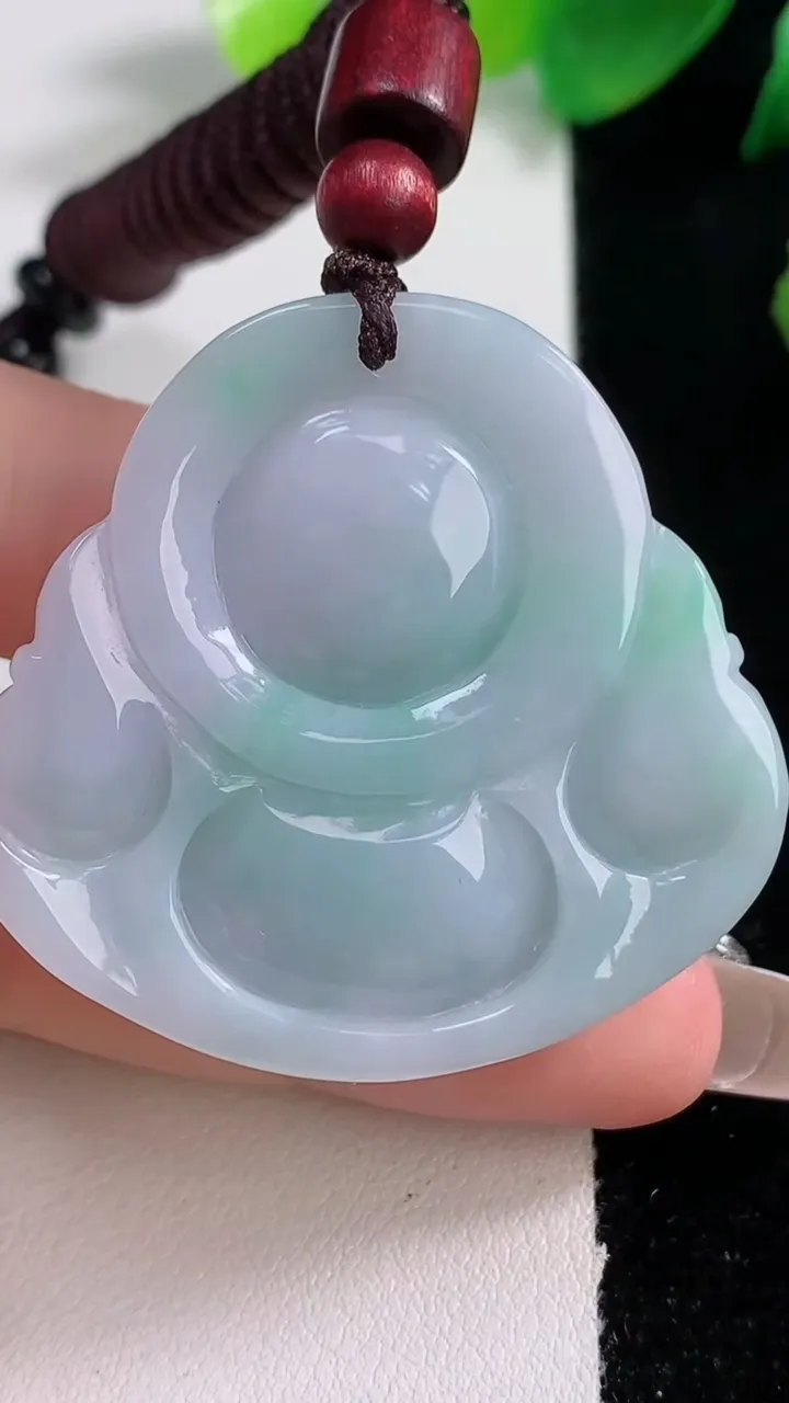 天然A货翡翠佛公吊坠，尺寸40-42.3-11.8，重量:34.10g
1月3日