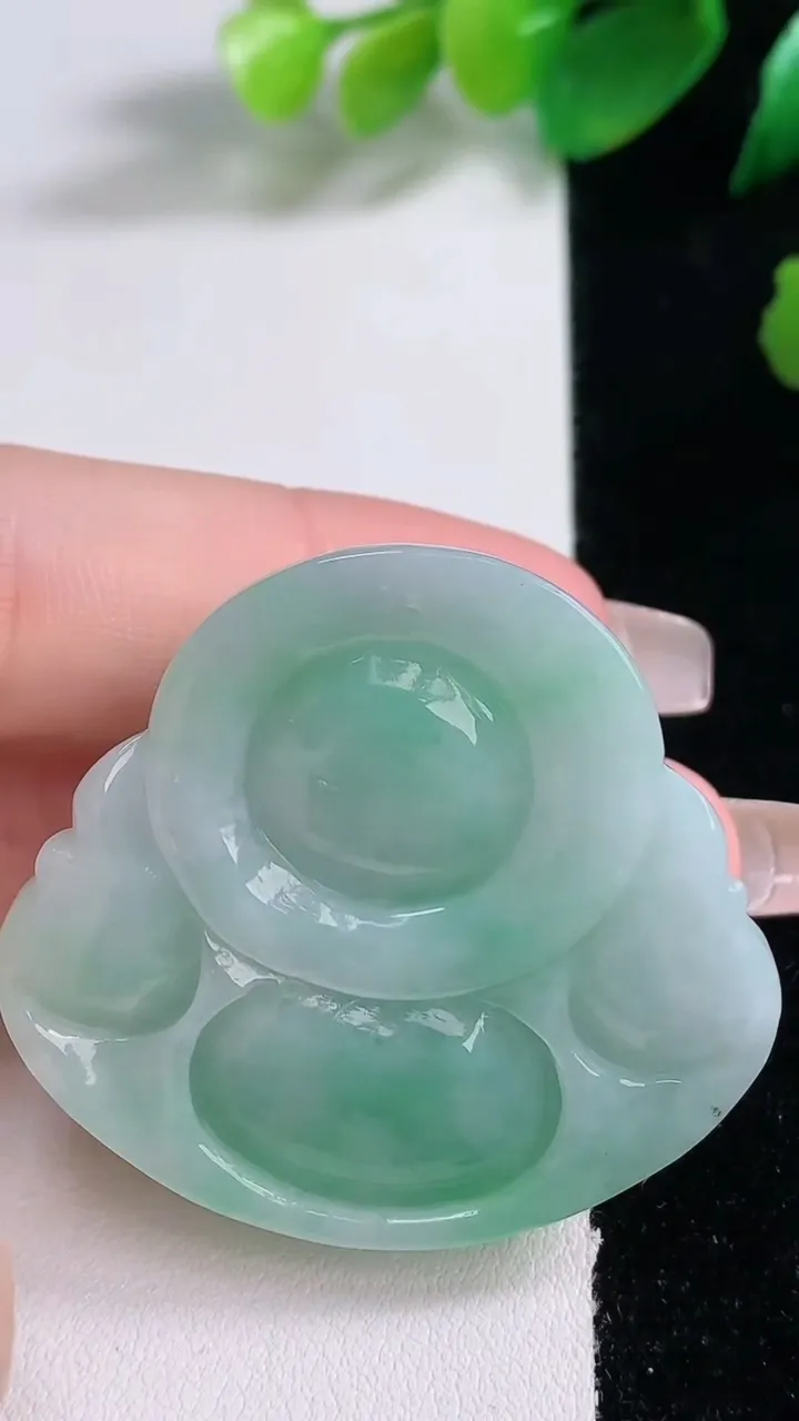 天然A货翡翠佛公吊坠，尺寸41-44-12，重量:33.94g
1月3日