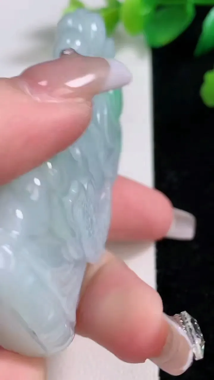 天然A货翡翠大势至观音菩萨吊坠，尺寸72.3-36-13.3，重量:55.84g
1月3日