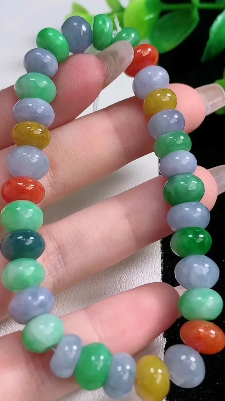天然A货翡翠四彩算盘珠手串32颗，尺寸9.5-6.4，重量:29.25g1月3日
工厂直销收藏佳品,