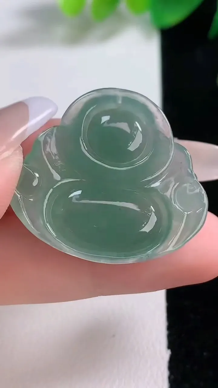 天然A货翡翠佛公吊坠，尺寸28.3-31.8-6.6，重量:8.24g
1月3日