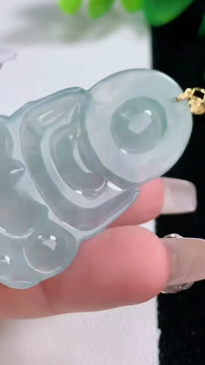 天然A货翡翠观音菩萨吊坠，尺寸49.4-30-4.3，重量:11.03g
1月3日