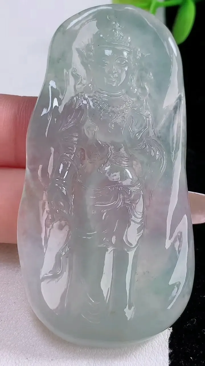 天然A货翡翠度母观音吊坠，尺寸68.9-35-5.8，重:28.69g
1月3日