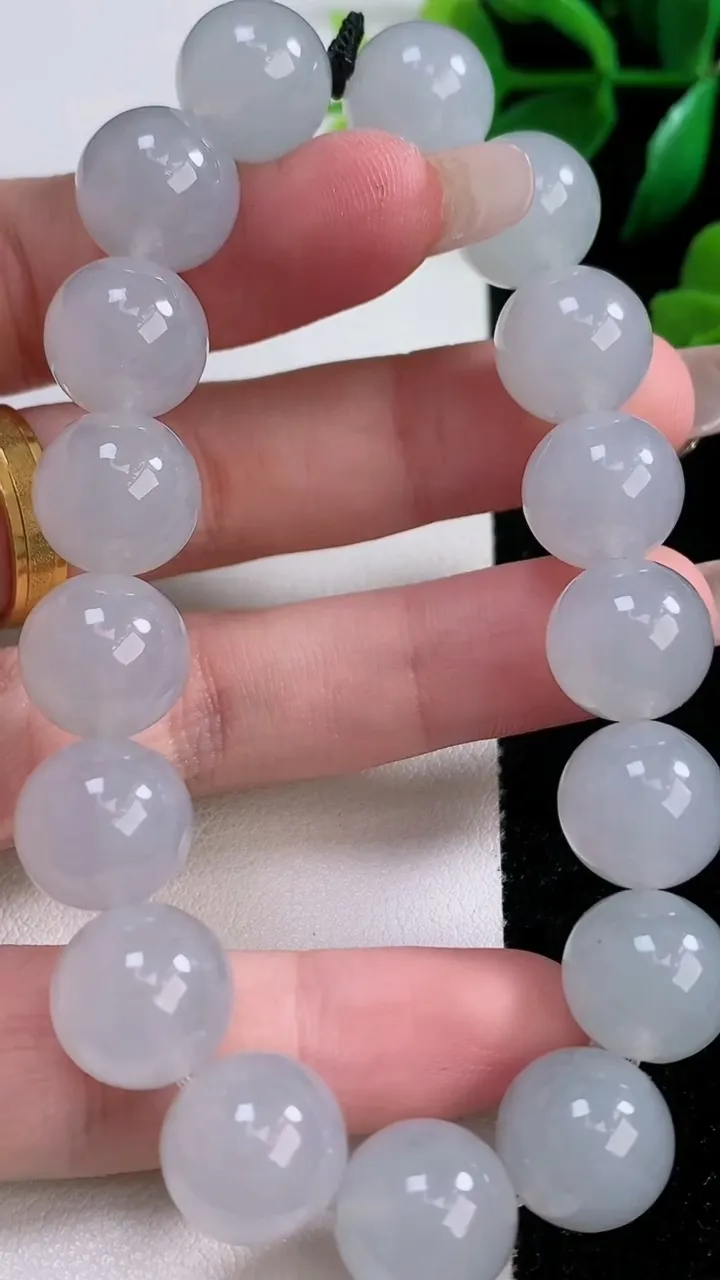 天然A货翡翠种白冰圆珠手串17颗，尺寸12，重量:53.56g1月3日
工厂直销收藏佳品,种好水足，