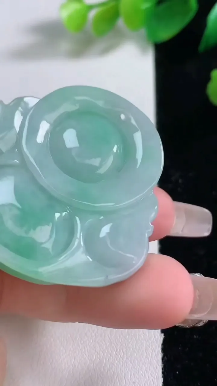 天然A货翡翠佛公吊坠，尺寸41-44-12，重量:33.94g
1月3日