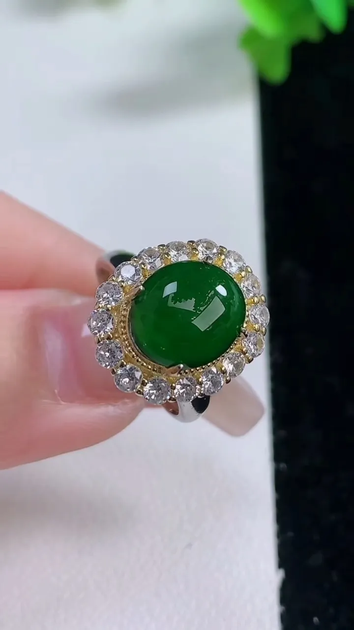 天然A货翡翠蛋面戒指，尺寸11-8.6-10.2，重量:4.37g2026年1月3日
工厂直销收藏佳
