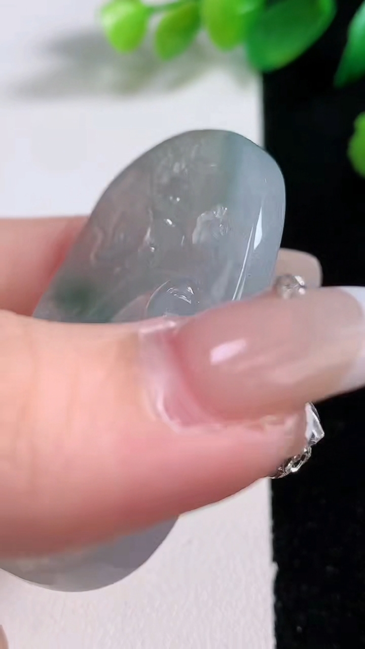 天然A货翡翠冰种飘花悟道吊坠，尺寸51.4-36.8-5，重量:20.34g
1月3日