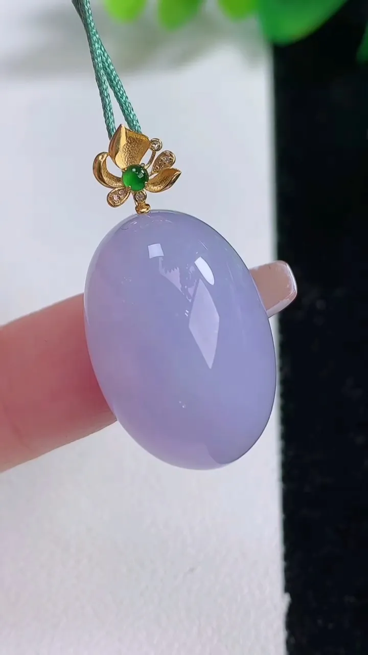 天然A货翡翠种紫罗兰蛋面吊坠，尺寸23-16-10.7，重量:7.13g
1月3日