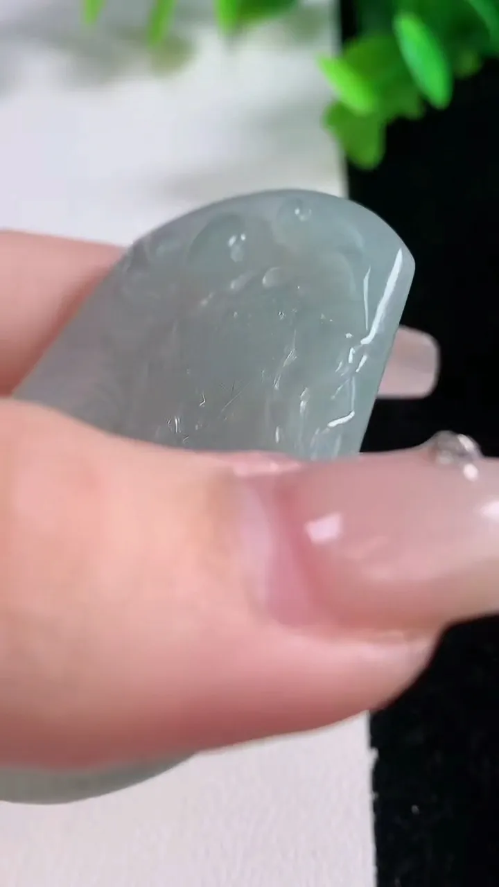 天然A货翡翠龙牌吊坠，尺寸53-46.2-4，重量:20.64g
1月3日