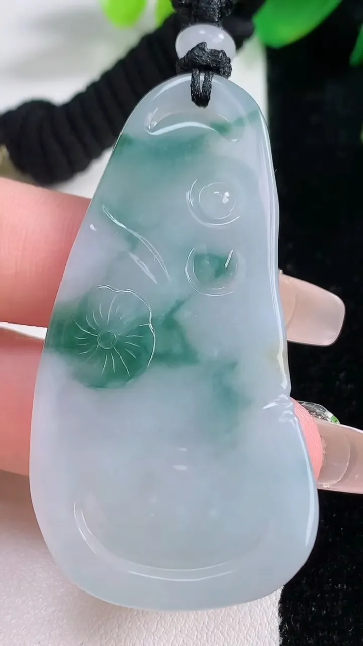 天然A货翡翠冰种飘花阿弥陀佛吊坠，尺寸55.7-29.2-6.2，重量:25.32g
1月3日