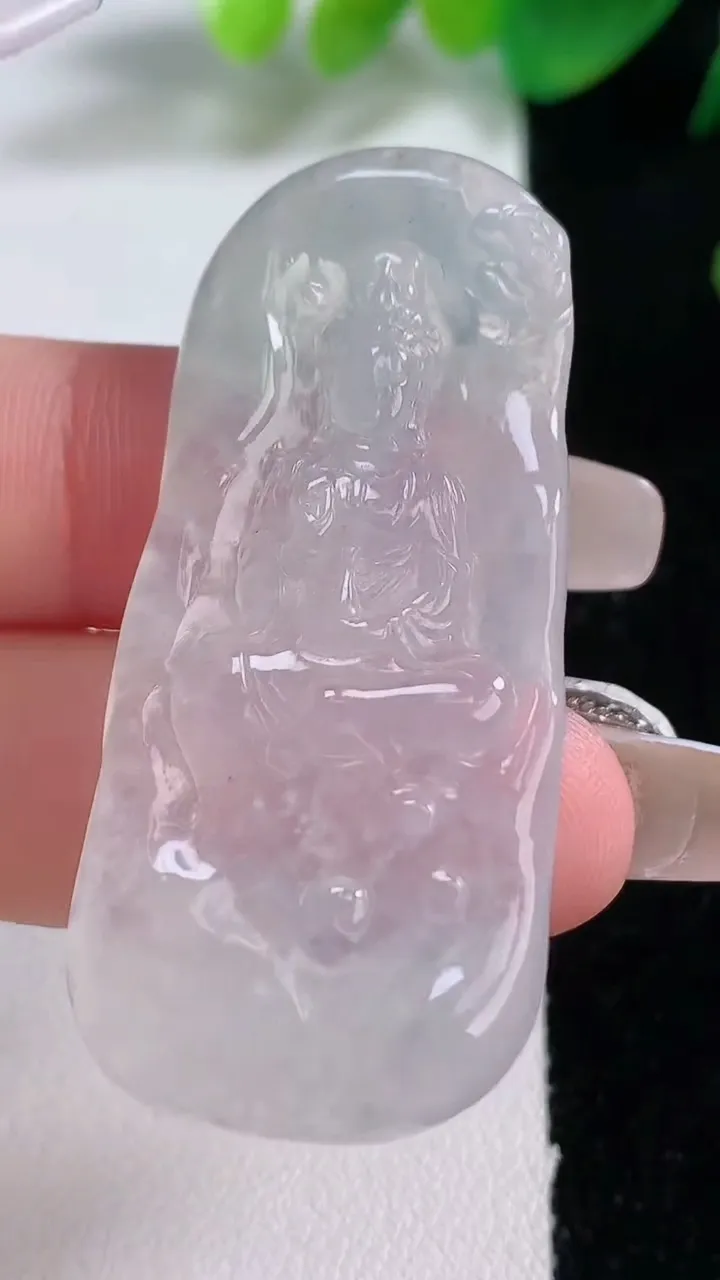 天然A货翡翠观音菩萨吊坠，尺寸49.3-22-5.2，重量:13.17g
1月3日